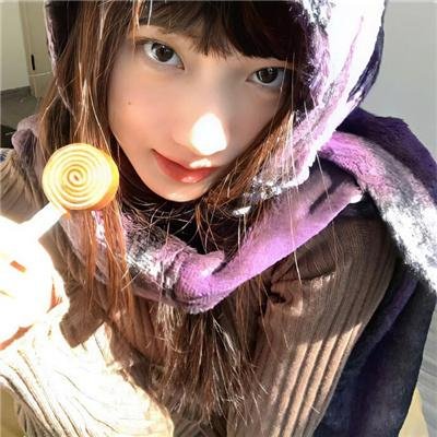 穿黄靴子的女孩